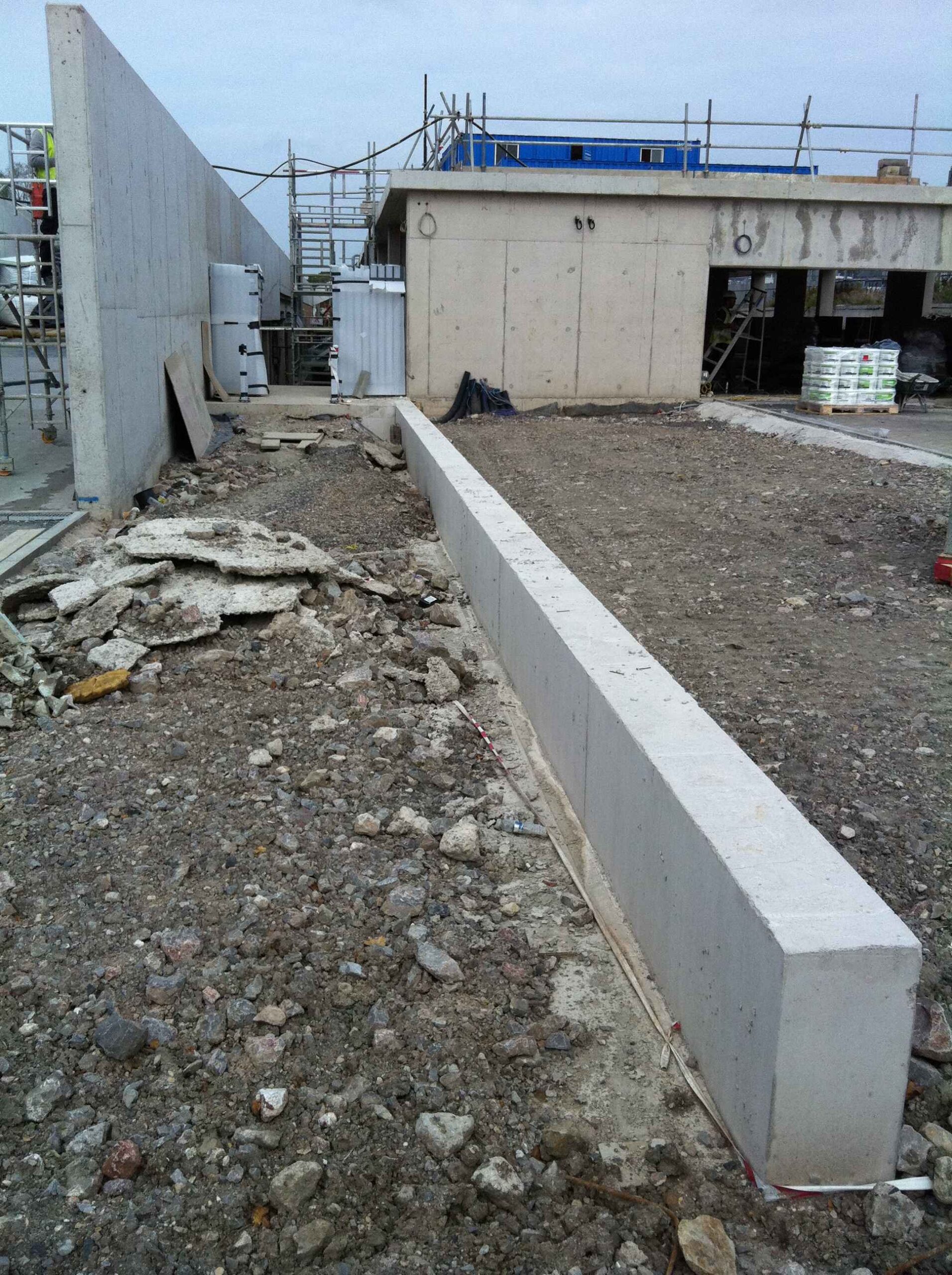 concrete retaining wall build project